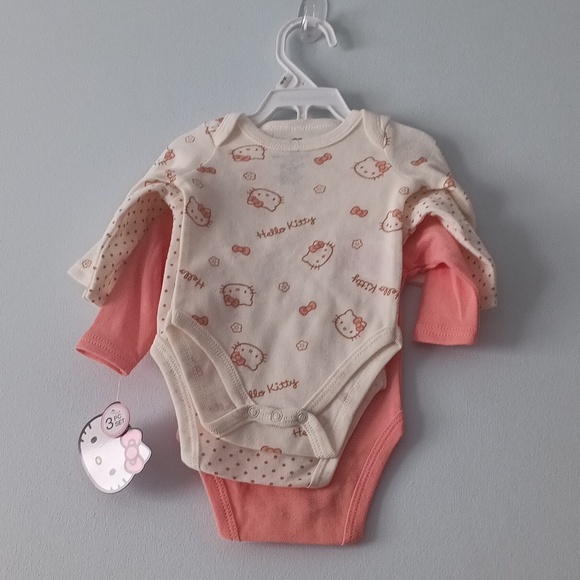 Hello Kitty Newborn 3-Piece Baby Set NWT - Picture 2 of 6